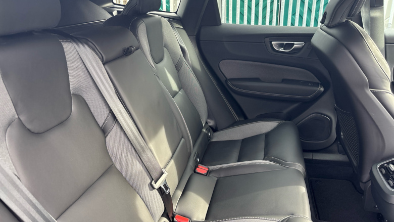 Volvo XC60 2.0 B5P Plus Black Edition 5dr AWD Geartronic Petrol Estate